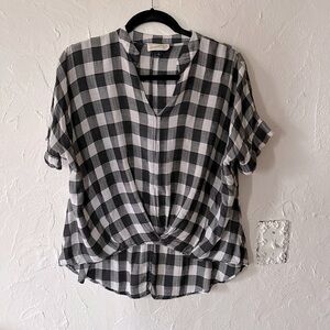 Universal Thread black and white plaid top sz small